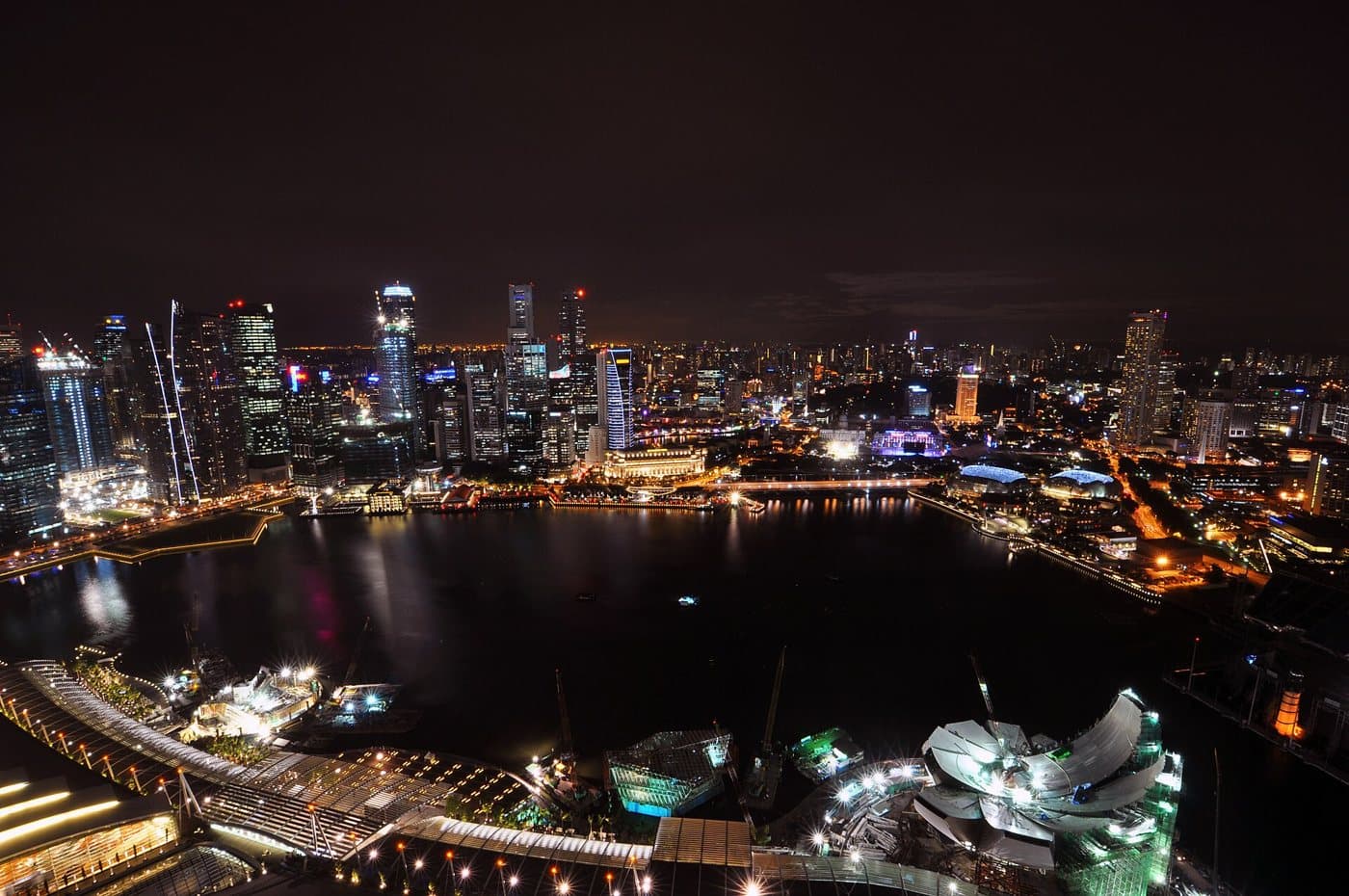 Marina Bay and the Singapore skyline at night